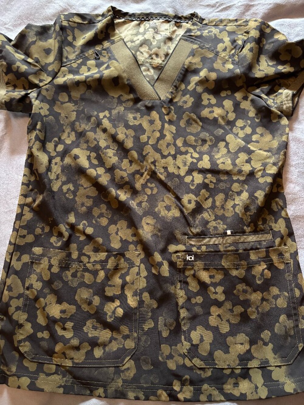 XS Koi Scrub Top